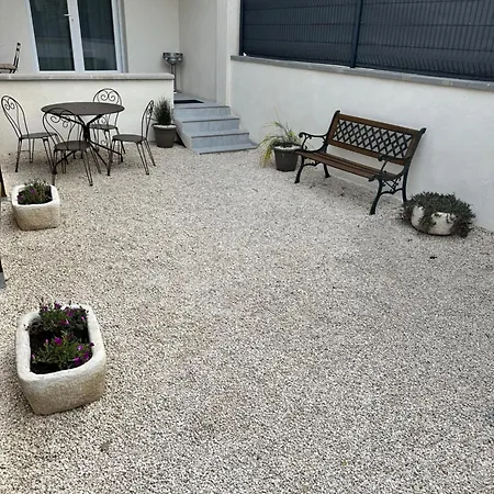 T2 Avec Terrasse Et Cour Cavaillon