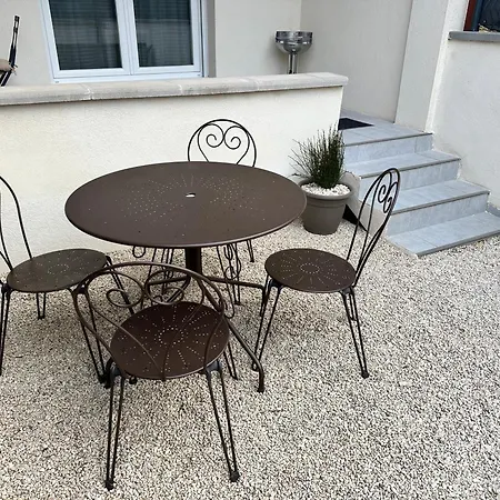 Appartement T2 Avec Terrasse Et Cour *