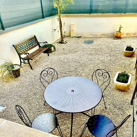 T2 Avec Terrasse Et Cour Appartement Cavaillon